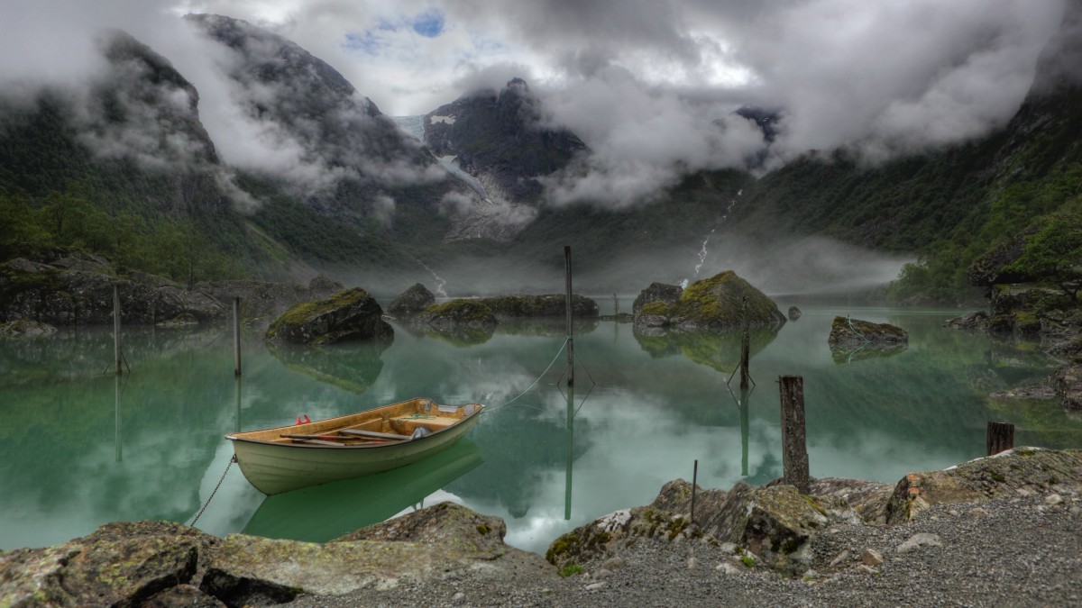 دریاچه-قایق-کوهستان-طبیعت